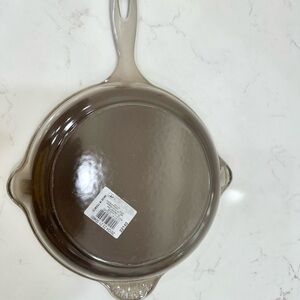 Le Creuset Skillet with Handle size 23